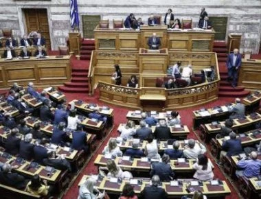 Βουλή Live: Στο βήμα ο Αντώνης Σαμαράς - Επίθεση κατά του Αλέξη Τσίπρα (βίντεο)